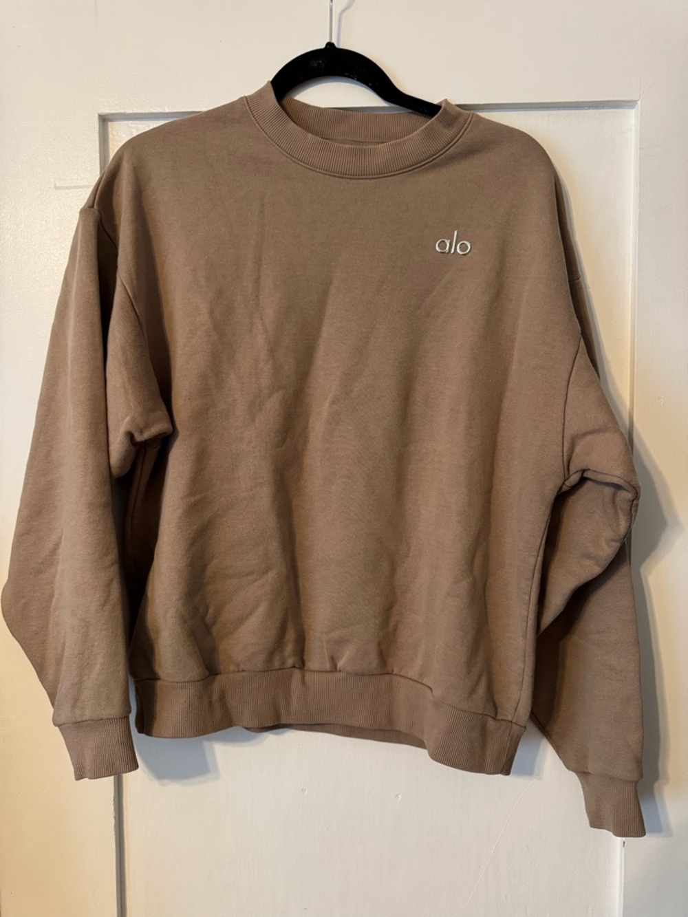 ALO Yoga women’s Crewneck Sweatshirt in Taupe Brown/ tan size unknown